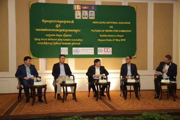 ឯកឧត្តម ហេង សួរ បង្ហាញពីរ៉ាមីតនៃកម្លាំងពលកម្មនៅកម្ពុជា ក្នុងសម័យបដិវត្តឧស្សាហកម្មទី៤