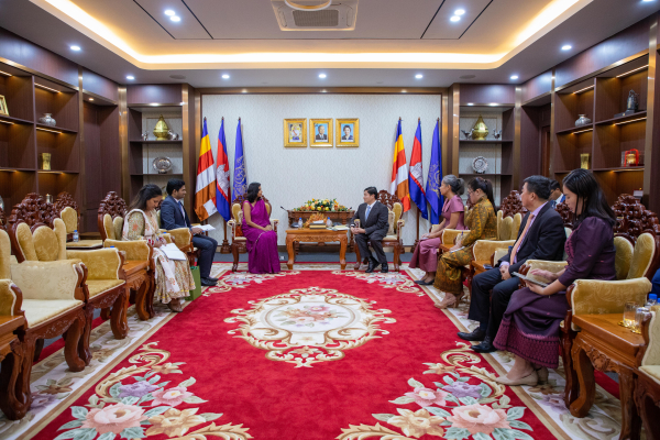 កម្ពុជា-ឥណ្ឌា ព្រមព្រៀងបន្តពង្រឹងការបណ្តុះបណ្តាលបច្ចេកទេស និងបដិសណ្ឋារកិច្ចខណៈមានការហោះហើរត្រង់