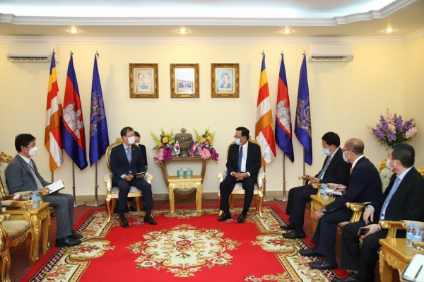 ក្នុងដំណាក់កាលកូវីដនេះ កូរ៉េនៅតែទទួលពលករកម្ពុជា ខណៈបច្ចុប្បន្នពលករកម្ពុជាជិត ៥ ម៉ឺននាក់កំពុងធ្វើការនៅទីនោះ