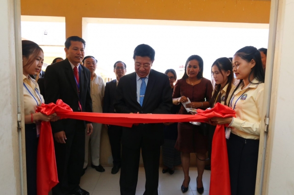 ពិធីសំណេះសំណាល និងសម្ពោធដាក់ឱ្យប្រើប្រាស់ Computer Lab នៃវិទ្យាស្ថានជាតិពាណិជ្ជសាស្ត្រ