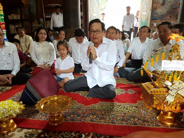 អង្គកឋិនទានដង្ហែទៅវេរប្រគេនព្រះសង្ឃ គង់ចាំព្រះវស្សាអស់កាលត្រីមាសក្នុងពុទ្ធសីមាវត្តសារាវ័ន្តតេជោ វត្តទួលទំពូង និងវត្តមហាមន្ត្រី