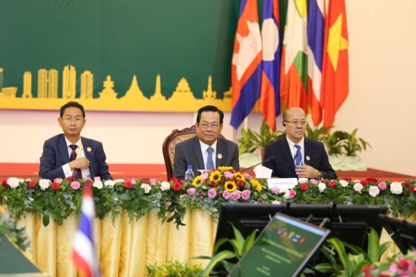 ឯកឧត្តម អុិត សំហេង ដឹកនាំកិច្ចពិភាក្សានៃអង្គសន្និសីទ ថ្នាក់រដ្ឋមន្ត្រីការងារលើកទី៣