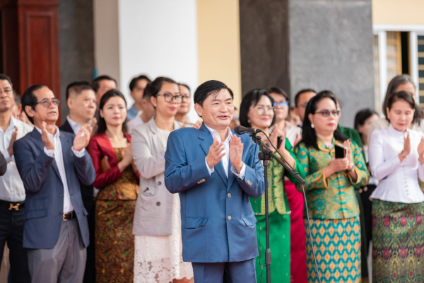 ថ្នាក់ដឹកនាំ និងមន្ត្រីរាជការ នៃក្រសួងការងារ និងបណ្តុះបណ្តាលវិជ្ជាជីវៈ ធ្វើការវាយគង ទូងស្គរ ទះប៉ោត និងគោះត្រដោក អបអរសាទររមណីយដ្ឋានប្រាសាទកោះកេរ ត្រូវបានដាក់បញ្ចូលក្នុងបេតិកភណ្ឌវប្បធម៌ពិភពលោក នៃអង្គការយូណេស្កូ