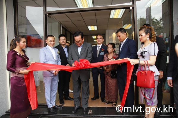 ឯកឧត្តម អ៊ិត សំហេង ៖ ក្រុមហ៊ុនត្រូវធានានូវសុវត្ថិភាព ផាសុខភាព ភាពត្រឹមត្រូវ សេចក្តីថ្លៃថ្នូ លក្ខខណ្ឌការងារ  ជូនដល់បងប្អូនពលការិនីកម្ពុជា