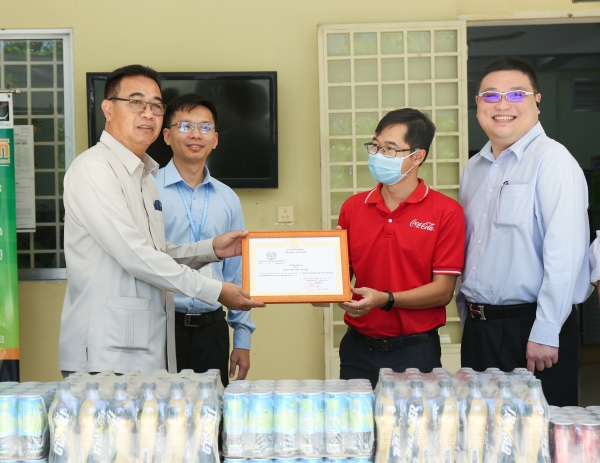 ក្រុមហ៊ុន កូកា-កូឡា និង GMAC ឧបត្ថម្ភភេសជ្ជៈ និងទឹកបរិសុទ្ធ ដល់ក្រុមការងាររៀបចំវគ្គបណ្តុះបណ្តាលចំណេះដឹងជំនាញទន់