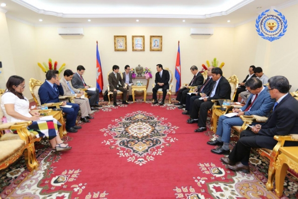 ឯកឧត្ដម​បណ្ឌិតរដ្ឋមន្ត្រី បាន​អនុញ្ញាតិ​ឲ្យលោក Sho Sudo មន្រ្ដី​សម្រប​សម្រួល និង​ជា​ប្រធាន​ទីប្រឹក្សា​បច្ចេកទេស​នៃ​គម្រោង "ការ​លើក​កម្ពស់​ស្ដង់​ដា​សុខ​ភាព និង​សុវត្ថិភាព​ការងារ (OSH) ក្នុង​វិស័យ​សំណង់នៅកម្ពុជា​ចូលជួបសម្តែងការងារគួរសមនិងពិភាក្សាការងារ