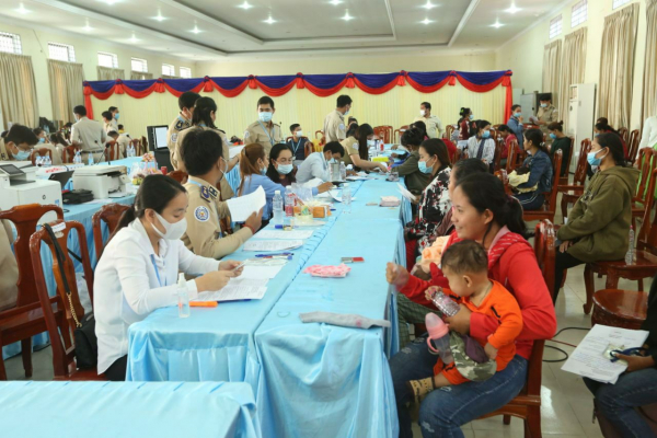 ទីភ្នាក់ងារជាតិមុខរបរ និងការងារ ជួយចុះឈ្មោះស្វែងរកឱកាសផ្គូផ្គងការងារជូនកម្មករនិយោជិតដែលបាត់បង់ការងារ