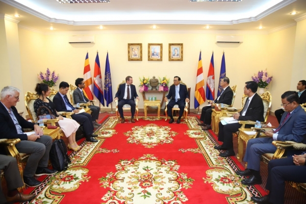 ឯកឧត្តមបណ្ឌិត អុិត សំហេង គាំទ្រពេញទំហឹងចំពោះគម្រោងអភិវឌ្ឍន៍លើវិស័យសុខាភិបាល និងការងាររបស់ WHO