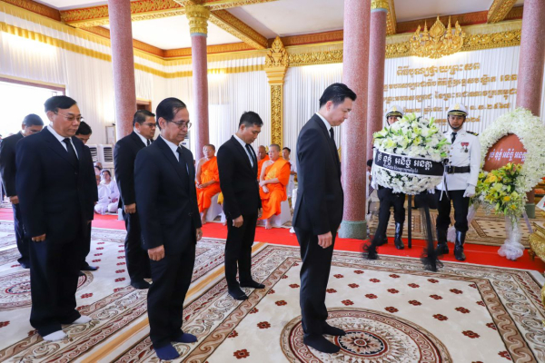 ប្រតិភូក្រសួងការងារ និងបណ្តុះបណ្តាលវិជ្ជាជីវៈ អញ្ជើញគោរពព្រះវិញាណក្ខន្ធព្រះសពសម្តេចព្រះអគ្គមហាសង្ឃរាជាធិបតីកិត្តិឧទេ្ទសបណ្ឌិត ទេព វង្ស