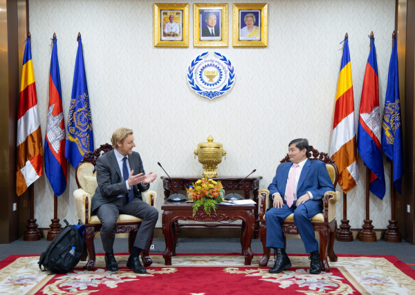 ក្រសួងការងារ និងសេវាកម្មវាយតម្លៃសកល AQA នៃចក្រភពអង់គ្លេស ចុះ MoU ពង្រឹងភាពជាដៃគូអភិវឌ្ឍជំនាញ និងការពង្រឹងគុណភាព TVET ដើម្បីលើកកម្ពស់ជំនាញកម្លាំងពលកម្មស្របតាមតម្រូវការឧស្សាហកម្ម និងបច្ចេកវិទ្យា