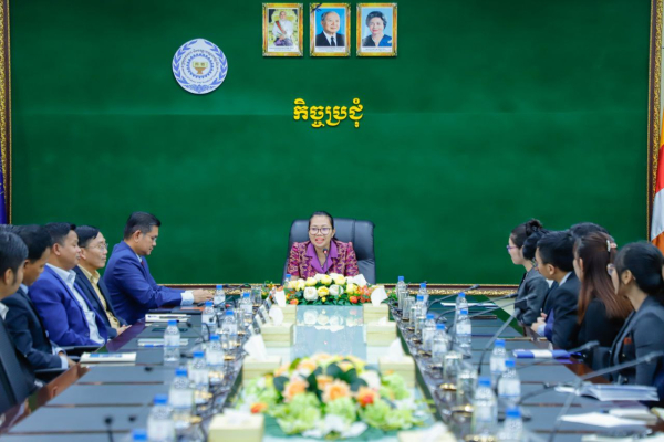 ថ្នាក់ដឹកនាំជាន់ខ្ពស់ក្រសួងការងារ និងបណ្តុះបណ្តាលវិជ្ជាជីវៈ ណែនាំឱ្យជ័យលាភីអាហារូបករណ៍ប្រឹងប្រែងសិក្សារៀនសូត្រនិងធ្វើជាភ្នាក់ងារផ្សព្វផ្សាយដ៏ល្អរបស់ជាតិ