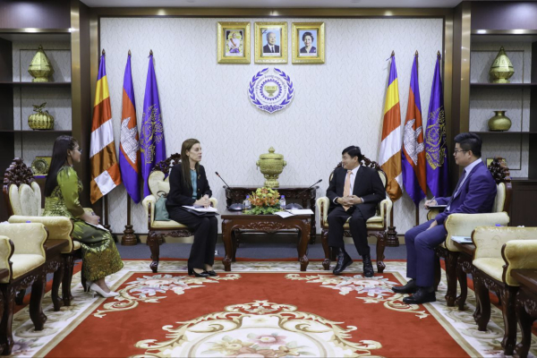 រដ្ឋមន្ត្រីក្រសួងការងារ និងបណ្តុះបណ្តាលវិជ្ជាជីវៈ បានអនុញ្ញាតឱ្យឯកអគ្គរដ្ឋទូតអ៉ីស្រាអែលចូលជួបពិភាក្សាការងារ
