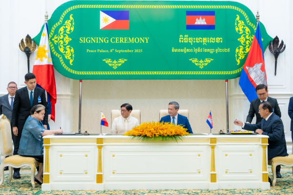 ឯកឧត្តម ហេង សួរ រដ្ឋមន្ត្រីក្រសួងការងារ និងបណ្តុះបណ្តាលវិជ្ជាជីវៈ អញ្ជើញចូលរួមក្នុង ពិធីចុះហត្ថលេខា ក្រោមអធិបតីភាពដ៏ខ្ពង់ខ្ពស់ សម្តេចមហាបវរធិបតី ហ៊ុន ម៉ាណែត នាយករដ្ឋមន្ត្រី នៃព្រះរាជាណាចក្រកម្ពុជា