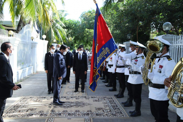 ឯកឧត្តមបណ្ឌិត អុិត សំហេង ដឹកនាំគណៈប្រតិភូក្រសួង អញ្ជើញគោរពវិញ្ញាណក្ខន្ធសព ឯកឧត្តមកិត្តិនីតិកោសលបណ្ឌិត ងួន ញ៉ិល