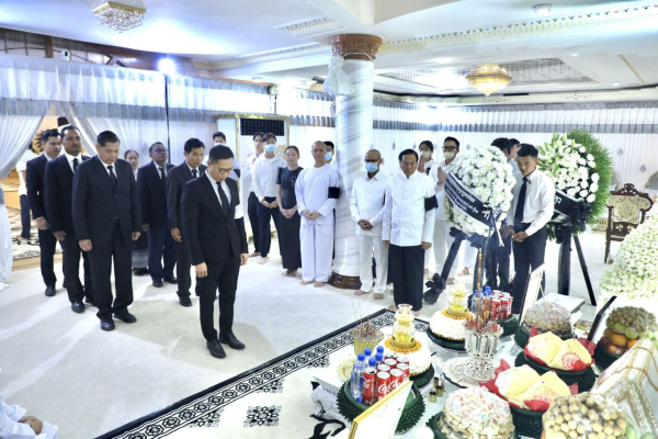 ឯកឧត្តម ម៉ន គ្រីយ៉ា រដ្ឋលេខាធិការ តំណាងដ៏ខ្ពង់ខ្ពស់ឯកឧត្តមរដ្ឋមន្ត្រីក្រសួងការងារ និងបណ្តុះបណ្តាលវិជ្ជាជីវៈ បានដឹកនាំគណៈប្រតិភូក្រសួង អញ្ជើញចូលគោរពវិញ្ញាណក្ខន្ធសព លោកជំទាវធម្មសទ្ធាភិរ័ក្ខសិរីវិសុទ្ធិរតន៍ អគ្គមហាឧបាសិកាពុទ្ធសាសនូបត្ថម្ភក៍ យស់ ស៊ីមន