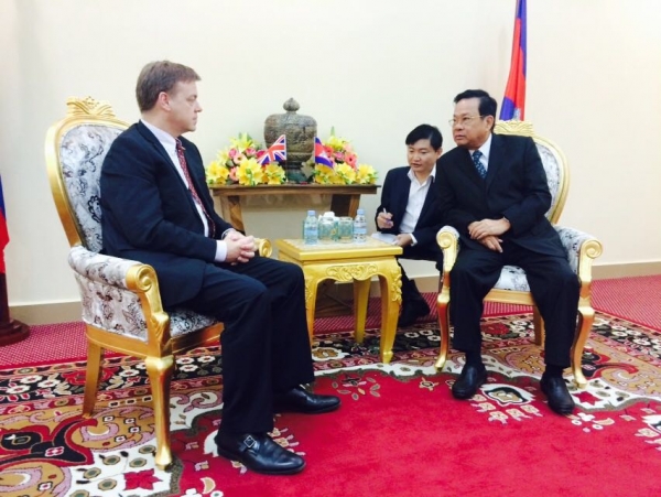 ឯកឧត្តមបណ្ឌិត អ៊ិត សំហេង ទទួលជួបពិភាក្សាការងារ ជាមួយឯកឧត្តម Bill Longhurst.