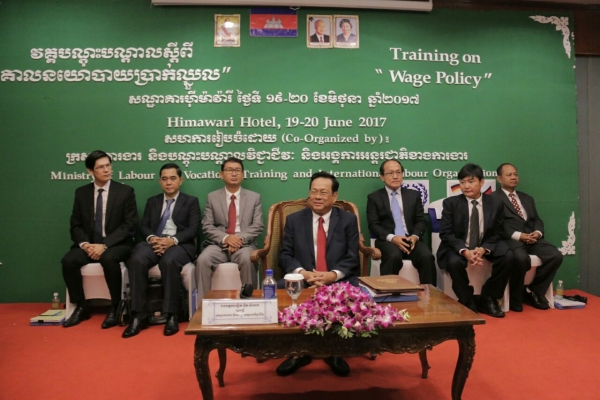 ពិធីបើកវគ្គបណ្តុះបណ្តាលស្តីពី &laquo;គោលនយោបាយប្រាក់ឈ្នួល&raquo;