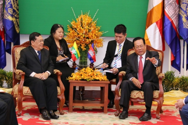 ឯកឧត្តមបណ្ឌិត អុិត សំហេង ជួបពិភាក្សាការងារជាមួយរដ្ឋមន្រ្តីក្រសួងការងារមីយ៉ាន់ម៉ា