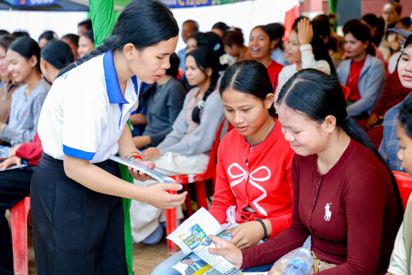 ការងាររត់រកមនុស្សដល់មូលដ្ឋាន! ក្រសួងការងារនាំឱកាស ២ ៤០០កន្លែងជូនប្រជាពលរដ្ឋ និងអតីតពលករ នៅខេត្តព្រះវិហារ