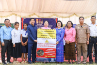 កុមារ និងក្រុមគ្រួសារគោលដៅដែលបានទប់ស្កាត់ពីការប្រើប្រាស់ពលកម្មកុមារមកពី៤ស្រុក នៃខេត្តត្បូងឃ្មុំ ទទួលបាននូវសម្ភារៈសិក្សា សម្លៀកបំពាក់ មធ្យោបាយធ្វើដំណើរ និងកញ្ចប់វគ្គបំណិនជីវិត