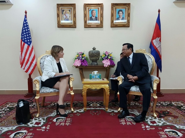 ឯកឧត្តមបណ្ឌិត អ៊ិត សំហេង ទទួលជួបពិភាក្សាការងារជាមួយលោកស្រី Sarash Fox អ្នកតំណាងពិសេសសម្រាប់កិច្ចការងារអន្តរជាតិរបស់ស្ថានទូតសហរដ្ឋអាមេរិក ប្រចាំរាជធានីភ្នំពេញ