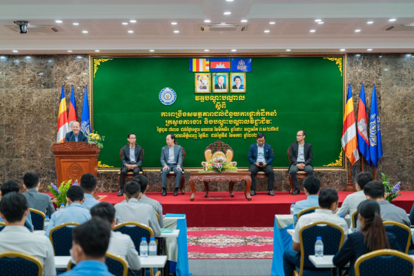 ឯកឧត្តម ងុយ រិទ្ធ អញ្ជើញបិទវគ្គបណ្ដុះបណ្ដាល ស្ដីពី &laquo;ការពង្រឹងសមត្ថភាពដល់ជំនួយការថ្នាក់ដឹកនាំក្រសួងការងារ និងបណ្ដុះបណ្ដាលវិជ្ជាជីវៈ&raquo;