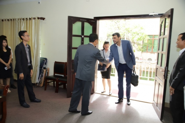 ក្រុមជំនាញរបស់ ILO ចុះមកវាយតម្លៃលើសកម្មភាពប្រែក្លាយសេដ្ឋកិច្ចក្រៅប្រព័ន្ធនៅកម្ពុជា ឱ្យទៅជាសេដ្ឋកិច្ចក្នុងប្រព័ន្ធ ២០១៤-២០១៨