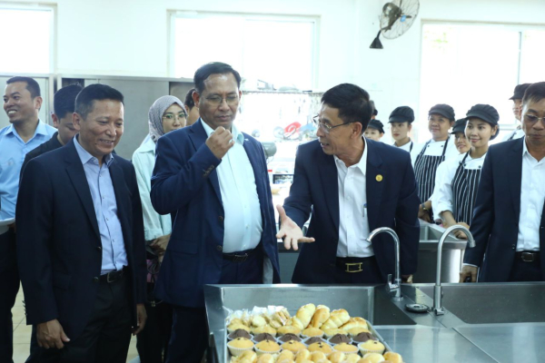 វិទ្យាស្ថានជាតិពហុបច្ចេកទេសកម្ពុជា NPIC បាននិងកំពុងសម្រេចបានអភិក្រម &ldquo;រៀនឱ្យចប់ រៀនឱ្យចេះ ឲ្យមានការងារធ្វើ&rdquo; សម្រាប់សិស្សរៀនជំនាញវិជ្ជាជីវៈ និងបច្ចេកទេស