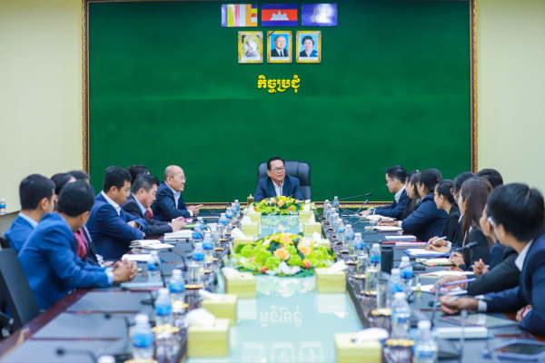 រដ្ឋមន្ត្រីក្រសួងការងារលើកទឹកចិត្តនិស្សិតដែលសិក្សានៅក្រៅប្រទេស ចូលរួមលើកកម្ពស់កិត្តិយសជាតិ ខិតខំសិក្សាយកចំណេះជំនាញ ដើម្បីវិលមកបម្រើប្រទេសជាតិវិញ