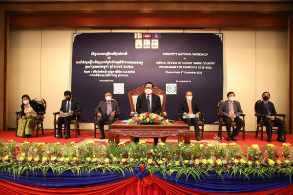 រដ្ឋមន្ត្រីក្រសួងការងារ៖ កម្មវិធីការងារសមរម្យ ជាក្របខ័ណ្ឌសម្រាប់កិច្ចសហប្រតិបត្តិការ រវាងរាជរដ្ឋាភិបាលកម្ពុជា និងដៃគូសង្គម រួមចំណែកធ្វើឱ្យសម្រេចគោលដៅអភិវឌ្ឍន៍ជាតិរបស់កម្ពុជានៅត្រឹមឆ្នាំ២០៣០