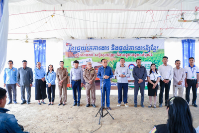 ក្រសួងការងារ និងបណ្តុះបណ្តាលវិជ្ជាជីវៈ បានបន្តនាំយកឱកាសការងារជិត ៣ពាន់ កន្លែង ជូនដល់អតីតពលករ និងប្រជាពលរដ្ឋក្នុងស្រុកថ្មគោល ខេត្តបាត់ដំបង។