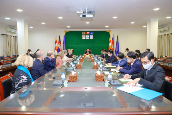 ប្រធានបណ្ឌិត្យសភាជាតិអាជា្ញកណ្តាល សហរដ្ឋអាមេរិ (National Academy for Arbitrators) បានដឹកនាំគណៈប្រតិភូចូលជួបសម្តែងការគួរសម