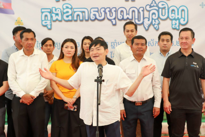ក្រសួងការងារសហការជាមួយសមាគមមិត្តយើងរៀបចំកម្មវិធីកាត់សក់ដោយឥតគិតថ្លៃជូនបងប្អូនកម្មករ និងពលរដ្ឋប្រមាណ ៥០០នាក់ នៅសង្កាត់ចោមចៅទី១