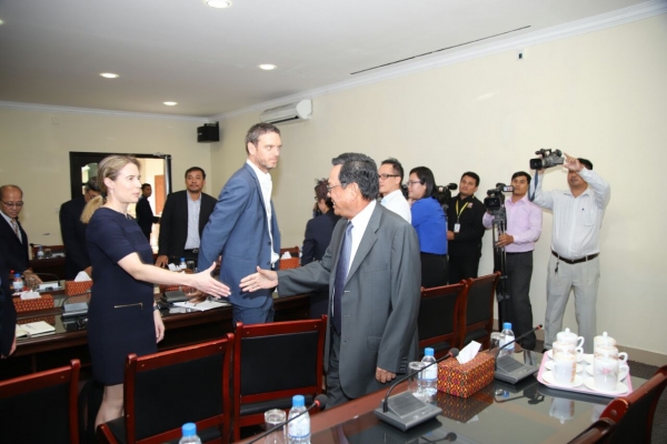 ឯកឧត្តមបណ្ឌិតរដ្ឋមន្ត្រី រំពឹងថាបញ្ហាពាណិជ្ជកម្មពិភពលោក នឹងមិនប៉ះពាល់កិច្ចសហប្រតិបត្តិការពាណិជ្ជកម្មរវាងកម្ពុជាជាមួយដៃគូនានា