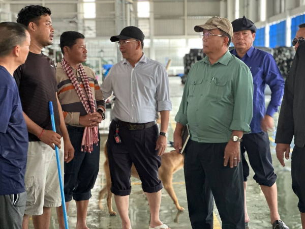 ថ្នាក់ដឹកនាំនៃក្រសួងការងារ និងបណ្តុះបណ្តាលវិជ្ជាជីវៈ ចុះត្រួតពិនិត្យស្ថានភាពទឹកជំនន់តាមរោងចក្រ សហគ្រាស ក្នុងស្រុកគងពិសី ខេត្តកំពង់ស្ពឺ និងខណ្ឌកំបូល រាជធានីភ្នំពេញ