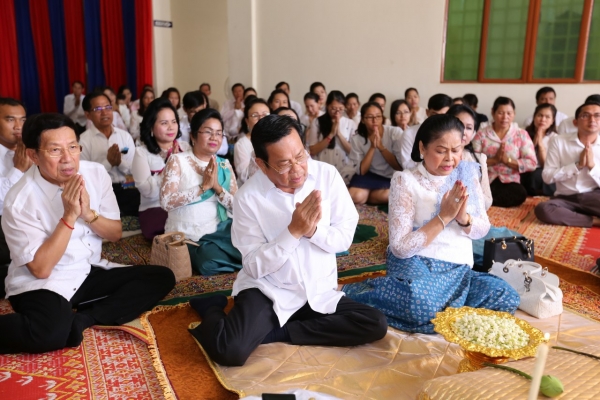 បុណ្យកឋិនទានដង្ហែទៅវេរប្រគេនព្រះសង្ឃ ដែលគង់ចាំព្រះវស្សាអស់ ត្រីមាសក្នុងពុទ្ធសីមា