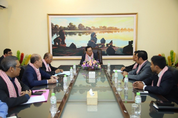 ឯកឧត្តម អុិត សំហេង អញ្ជើញសំណេះសំណាល និងផ្តល់អនុសាសន៍ដល់សហភាពសហជីពការងារខ្មែរ