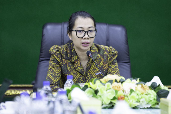 ក្រសួងការងារ និងបណ្តុះបណ្តាលវិជ្ជាជីវៈ បានបើកកិច្ចប្រជុំជាមួយតំណាងអង្គការវិជ្ជាជីវៈ និងអង្គការសង្គមស៊ីវិល ដើម្បីបង្កើនកិច្ចសហប្រតិបត្តិការក្នុងការលើកកម្ពស់ការយល់ដឹងអំពីលិខិតបទដ្ឋានគតិយុត្តពាក់ព័ន្ធនឹងវិស័យការងារ