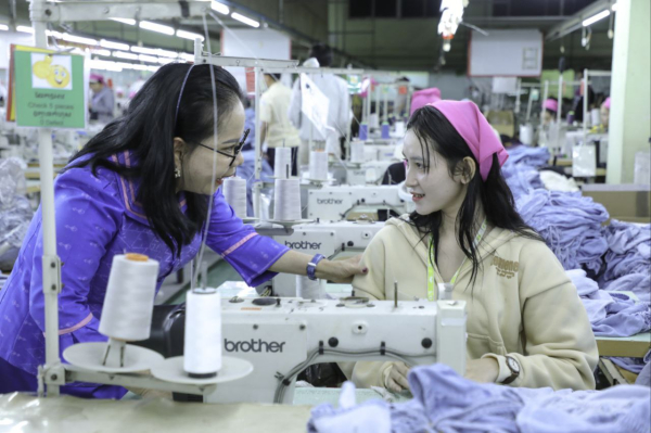 លោកជំទាវ សៅ ស្រីពៅ រដ្ឋលេខាធិការ តំណាងដ៏ខ្ពង់ខ្ពស់ឯកឧត្តមរដ្ឋមន្ត្រី បានអញ្ជើញជួបសំណេះសំណាលជាមួយតំណាងនាយកសហគ្រាស គ្រឹះស្ថាន សហជីព តំណាងកម្មករនិយោជិត