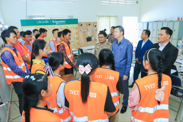 ក្រសួងការងារ និងបណ្តុះបណ្តាលវិជ្ជាជីវៈ បន្តចុះផ្សព្វផ្សាយកម្មវិធីគោលនយោបាយអាទិភាពចំនួន២របស់រាជរដ្ឋាភិបាល នៅខេត្តពោធិ៍សាត់