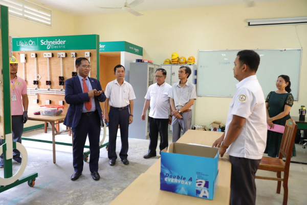 មន្ត្រីជាន់ខ្ពស់ក្រសួងការងារ៖ កម្មវិធីបណ្តុះបណ្តាលជំនាញដល់យុវជនក្រីក្រជំហានទី១ ចាប់ផ្តើមការប្រឡងបញ្ចប់ពីថ្ងៃទី១៥ ខែឧសភានេះ