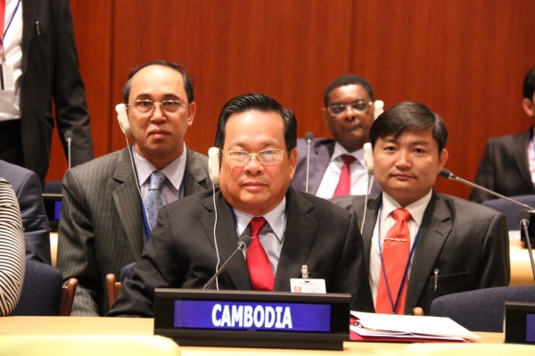 សន្និ​សិទ​ស្តីពី​ផល​លាភ​ប្រជា​សាស្ត្រ​និង​ការងារ​សមរម្យ​នៅ​ទីក្រុង​ញូយ៉ក