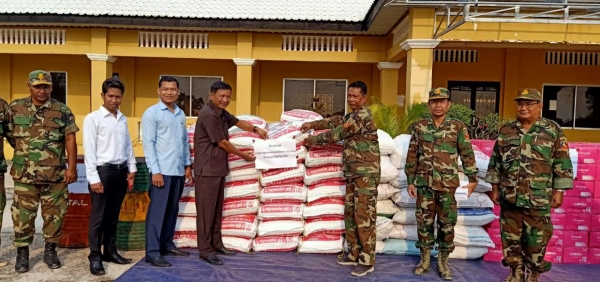 ក្រសួងការងារ នាំយកអំណោយប្រគល់ជូនកងទ័ពនៅកងពលតូចអន្តរាគន៍លេខ៧ ខេត្តព្រះវិហារ