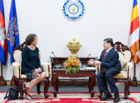 ជំនួបពិភាក្សាការងាររវាង ឯកឧត្តមរដ្ឋមន្រ្តី ហេង សួរ និងលោកជំទាវបណ្ឌិត Alona Fisher-Kamm ឯកអគ្គរដ្ឋទូតអ៊ីស្រាអែលថ្មី ប្រចាំព្រះរាជាណាចក្រកម្ពុជា