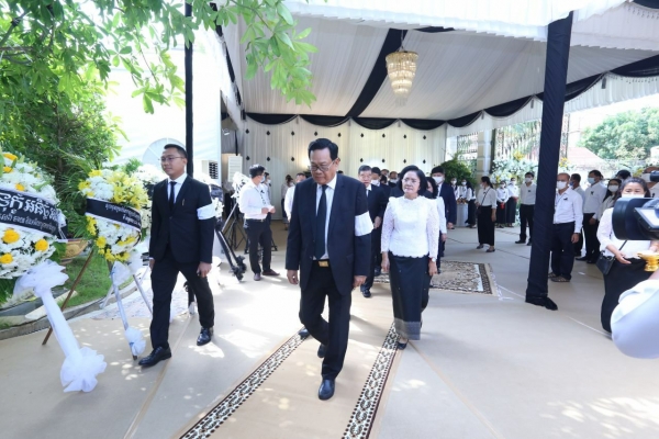 ឯកឧត្តមបណ្ឌិត អុិត សំហេង ដឹកនាំគណប្រតិភូ អញ្ជើញគោរពវិញ្ញាណក្ខន្ធ ឪពុកបង្កើតរបស់ ឯកឧត្តម ហេង សួរ ដែលទទួលមរណភាព ក្នុងជន្មាយុ៧៦ឆ្នាំ