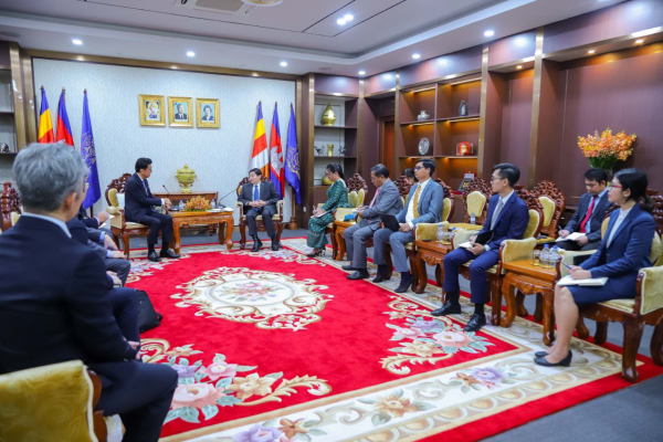 រដ្ឋមន្ត្រីការងារស្នើក្រុមហ៊ុនមីនីបៀរបស់ជប៉ុនបង្កើនការបណ្ដុះបណ្ដាលកូនជាង ដើម្បីពង្រឹងសមត្ថភាពជំនាញឱ្យកាន់តែប្រសើរ