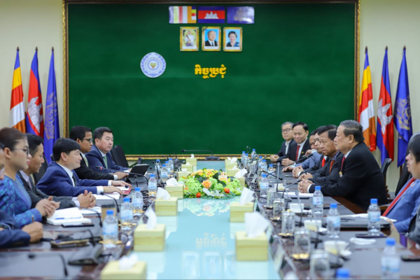 ឯកឧត្តម ហេង សួរ ជំរុញឱ្យវិស័យឯកជនចូលរួមអនុវត្តកាតព្វកិច្ចហ្វឹកហ្វឺនកូនជាងដើម្បីឱ្យយុវជនមានឱកាសពង្រឹងសមត្ថភាពជាក់ស្តែង