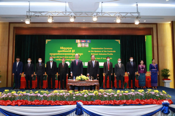 ឯកឧត្តមរដ្ឋមន្ត្រីក្រសួង ស្នើក្រសួង ស្ថាប័នពាក់ព័ន្ធពិនិត្យលទ្ធភាព រៀបចំនូវបទប្បញ្ញត្តិចាំបាច់ ដើម្បីឱ្យកម្ពុជាអាចឈានទៅលុបបំបាត់ការប្រើប្រាស់អាសបេស្តុស នាពេលអនាគត