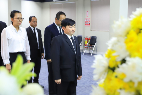 ឯកឧត្តម ហេង សួរ អញ្ជើញគោរពវិញ្ញាណក្ខន្ធលោក Graeme Buckley ទីប្រឹក្សាឧបការីអគ្គនាយកអង្គការអន្តរជាតិខាងការងារ(ILO)