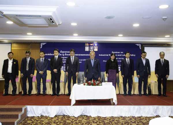 វប្បធម៌អនុលោមភាពតាមច្បាប់ កិច្ចសន្ទនាសង្គម និងទំនាក់ទំនងល្អរវាងកម្មករនិយោជិត និងនិយោជក រួមចំណែកដ៏សំខាន់ក្នុងការសម្រេចបាននូវការងារសមរម្យ និងកំណើនប្រកបដោយចីរភាព និងភាពធន់